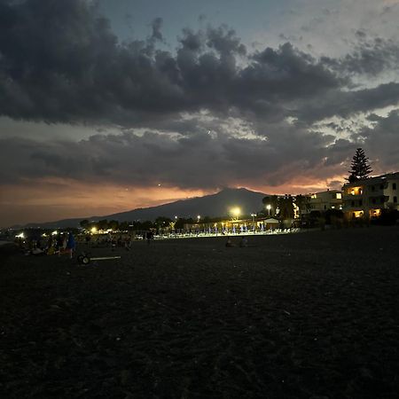 Appartamento I Puritani On The Beach Giardini Naxos Exterior foto