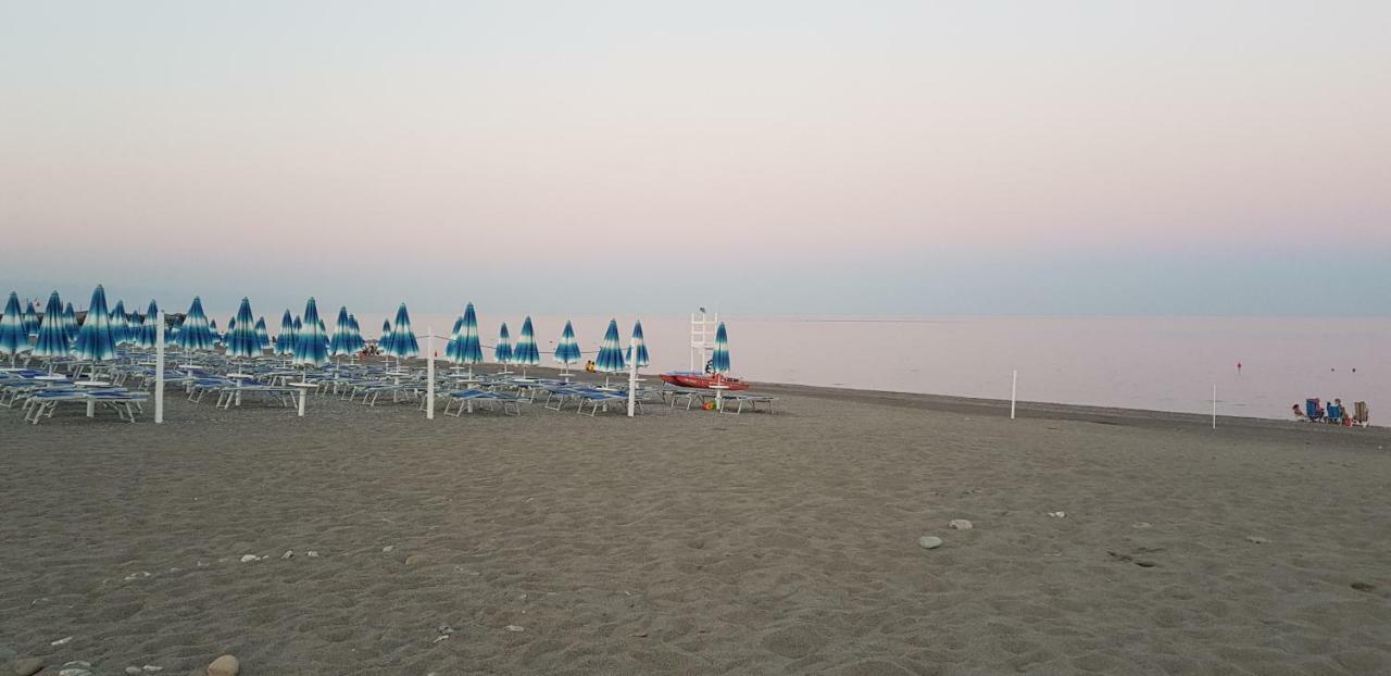 Appartamento I Puritani On The Beach Giardini Naxos Exterior foto