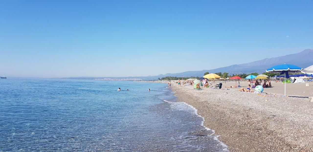 Appartamento I Puritani On The Beach Giardini Naxos Exterior foto